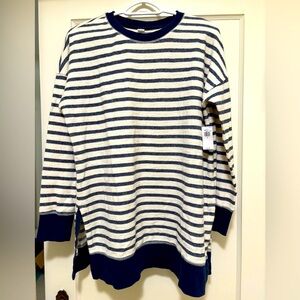 NWT Women's Old Navy Blue and White Sweater, medium
